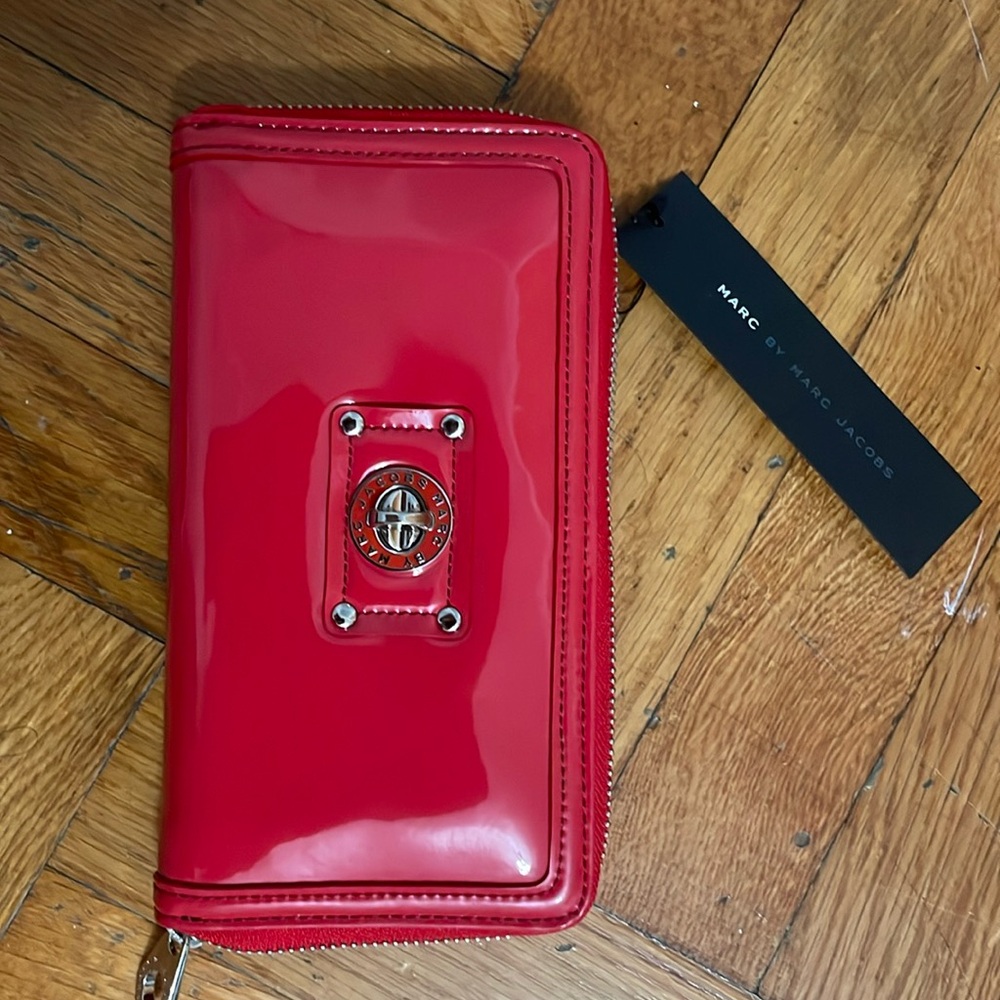 Marc Jacobs wallet nwt never used retails $228